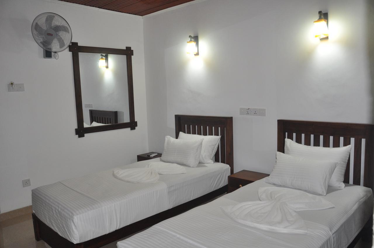 Shaa Lodge Tissamaharama Extérieur photo